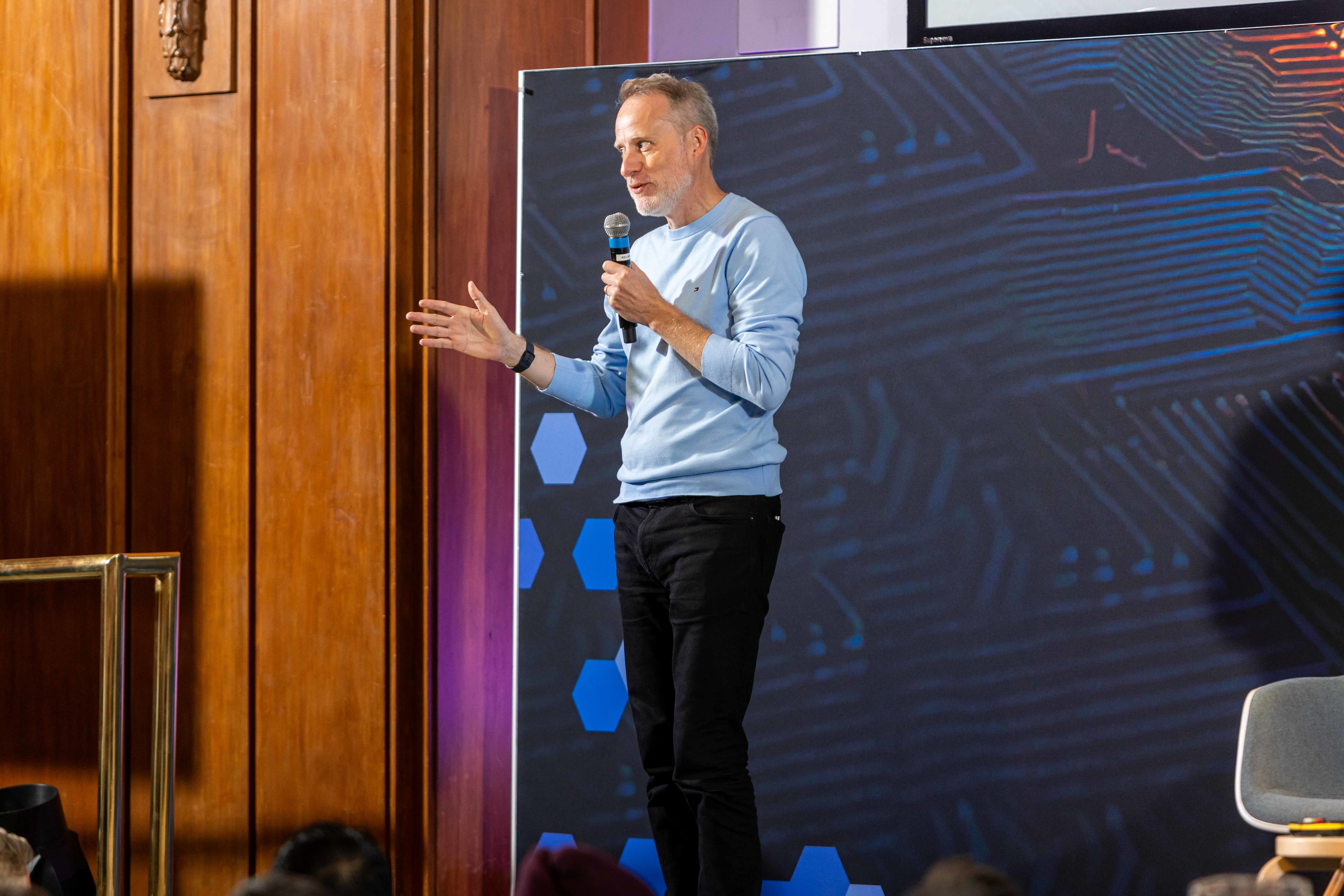 Paul Curtis MACHX london.jpg